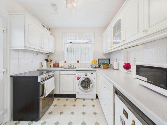 Glenview Crescent, Tenby, SA70 photo 4