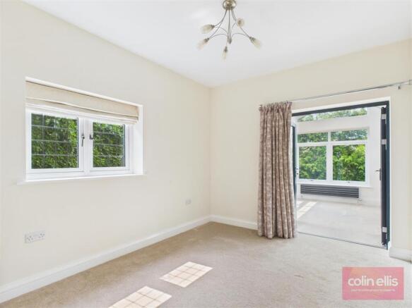 4 bed Detached for sale Image 9