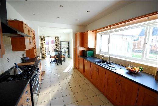 Through kitchen/dinind area