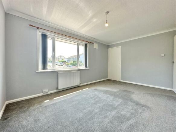Bedroom 1.jpg