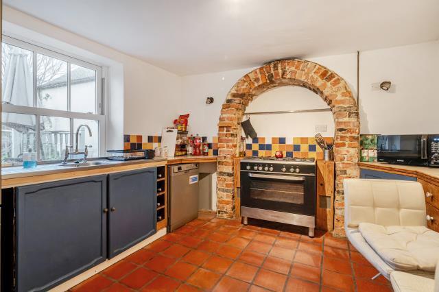 Newland, Witney photo 4