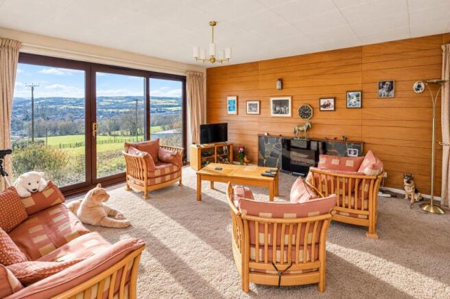 LOUNGE/DINING ROOM