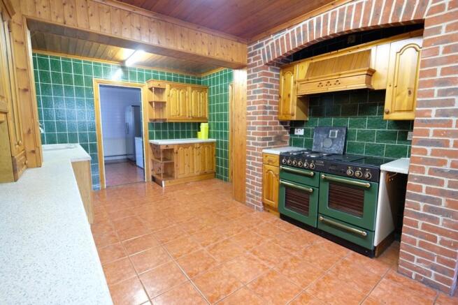 KITCHEN/BREAKFAST