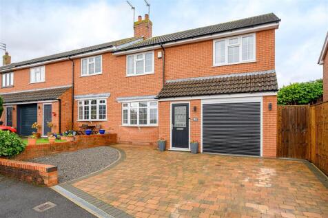 Owlwood Court, Dunnington, York, YO19 5SA