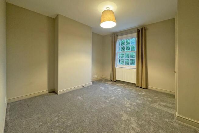 2 bed Semi-Detached to rent Image 4