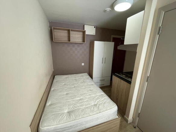 alex957585Bed.jpg
