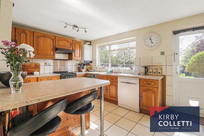 KITCHEN/BREAKFAST ROOM