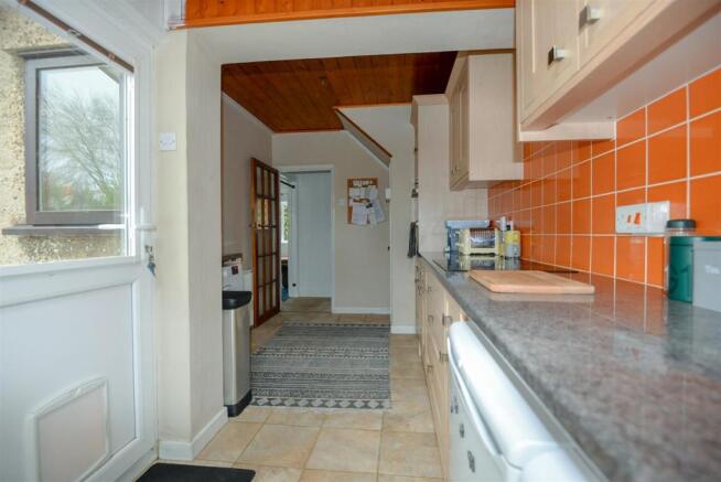 Kitchen 2.jpg