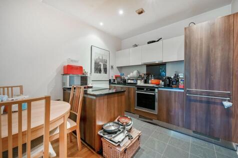 Great West Road, Brentford, TW8