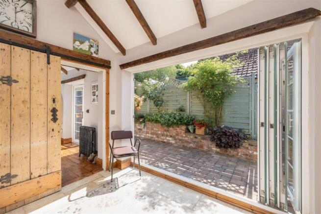 3 bed Terraced for sale Image 8