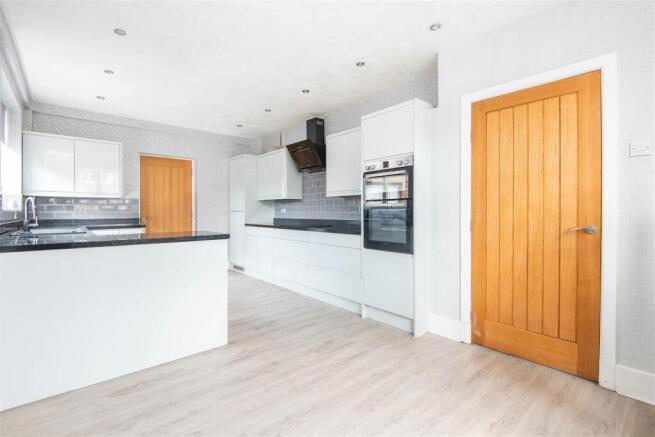Kitchen & Dining