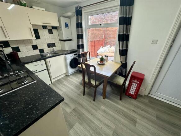 2 bed Terraced for sale Image 4