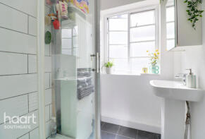 33, 78 82 Lincoln Court, London Road, Enfield EN2 6EW