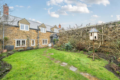 Oxford Road, Adderbury, OX17