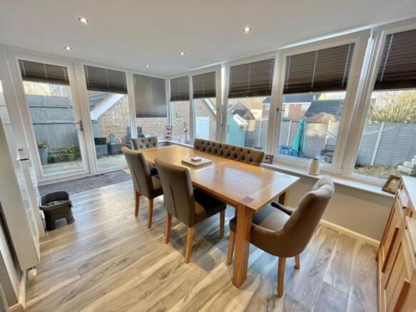 OPEN PLAN KITCHEN/DINING ROOM