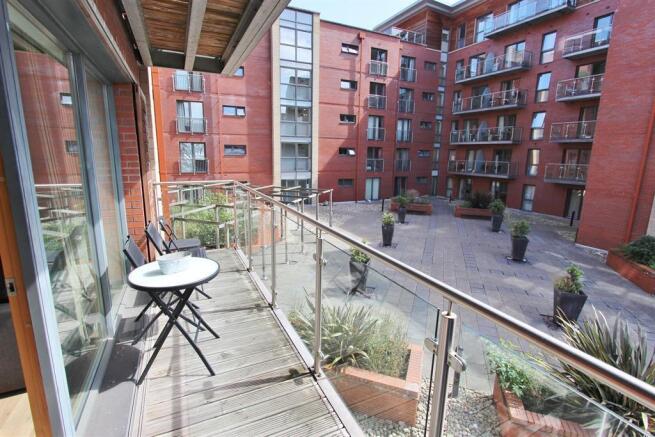 2 bed Flat for sale Image 12