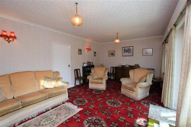 ADDITIONAL LOUNGE PHOTOGRAPH