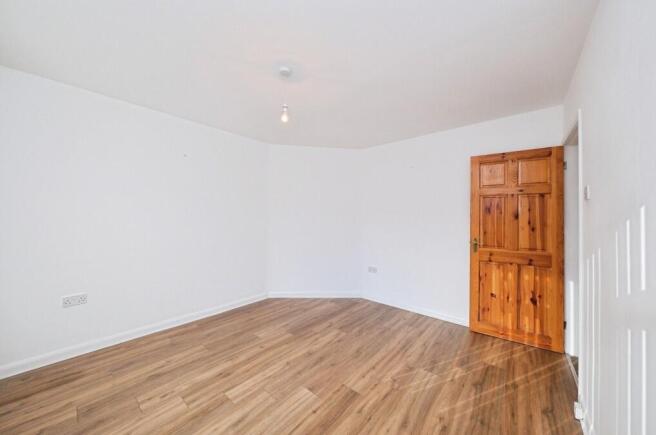 3 bed Semi-Detached for sale Image 9