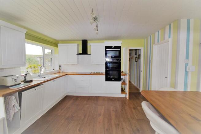 Kitchen 3.jpg