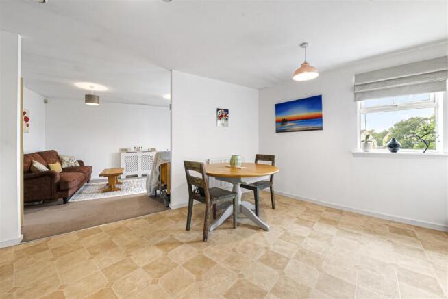 2 bed Apartment for sale Image 9
