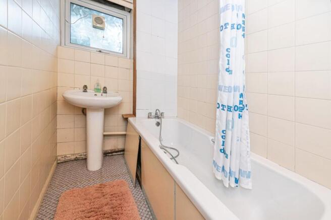 3 bed Semi-Detached for sale Image 9
