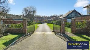 2, Briarwood, Liverpool L23 8XN