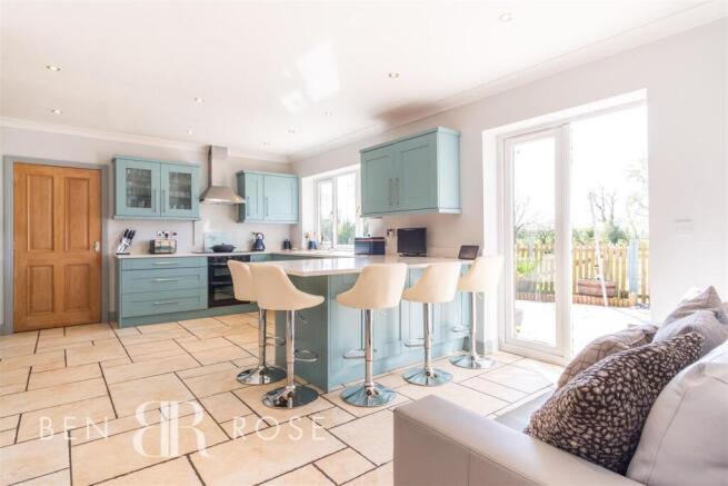 Kitchen/Breakfast Room