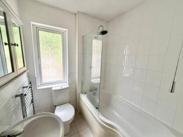 3 bed House to rent Image 8