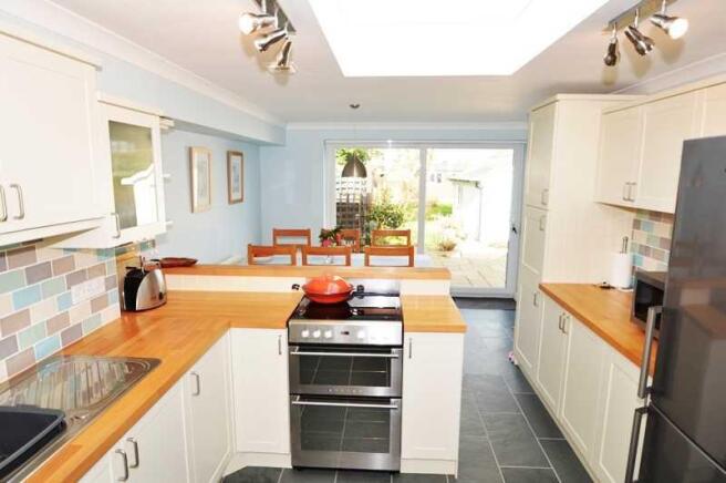 KITCHEN/DINING ROOM