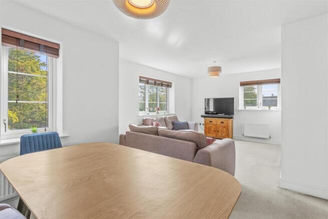 37 Kennedy Avenue, HP11 1BX-9.jpg