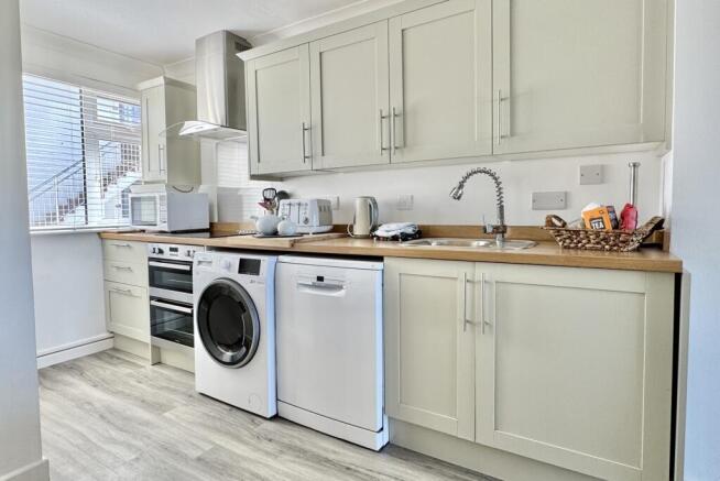 2, Europa Court, Mawgan Porth, TR8 photo 4