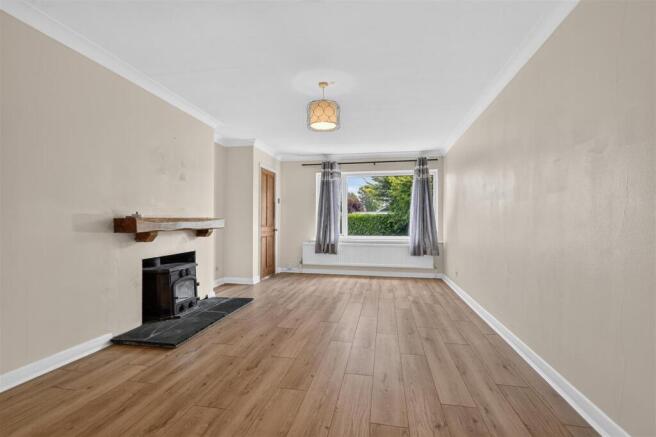 4 bed Semi-Detached for sale Image 4