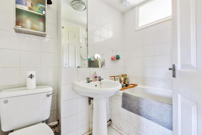 Bathroom (2).jpg