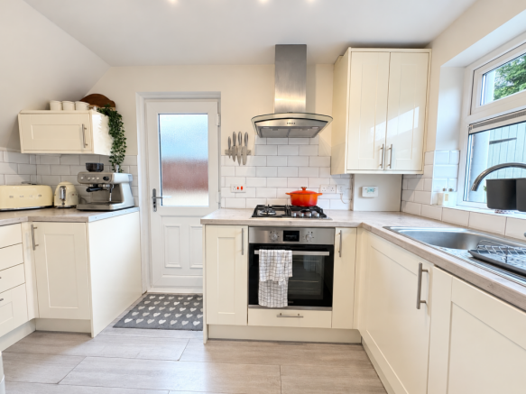 Shrewsbury Close, Penistone, Sheffield, S36 6DX photo 3