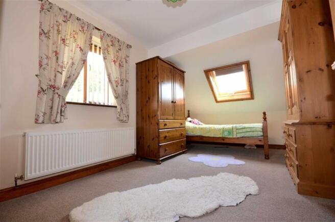 DRESSING ROOM / BED 