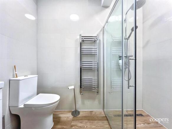 Bathroom (2).jpg