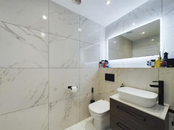 2 bed Apartment for sale Image 8