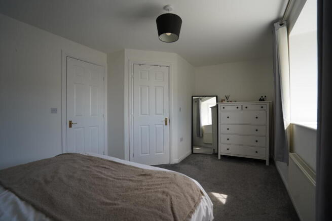 3 bed Town House for sale Image 9