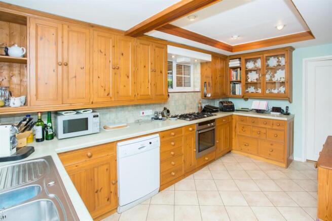 5 Kitchen.jpg