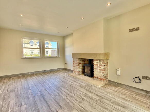 4 bed Detached for sale Image 5