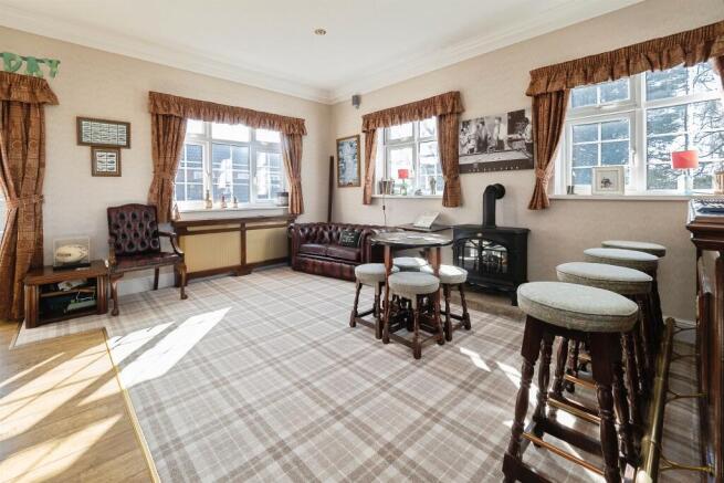 6 bed Detached Bungalow for sale Image 11