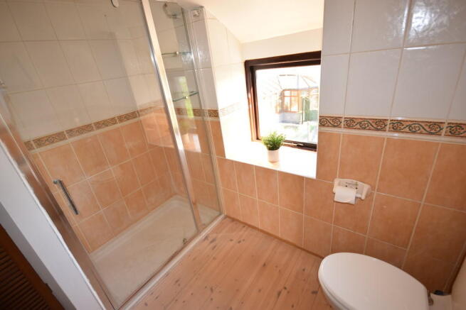 SHOWER ROOM/WC