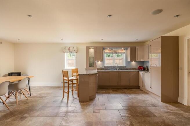 3 bed House for sale Image 7