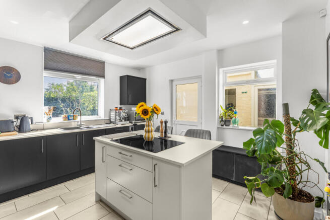 3 bed Semi-Detached for sale Image 3