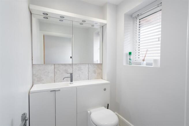 4 bed Detached for sale Image 7