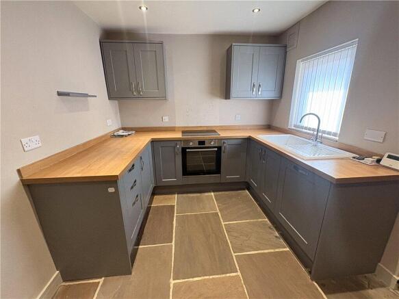 3 bed Terraced to rent Image 8
