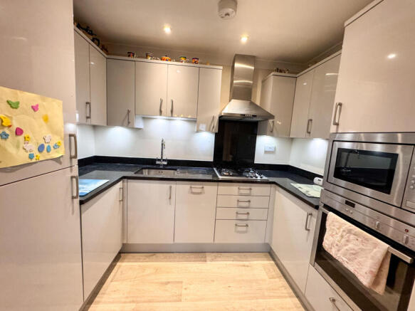 Cranleigh Drive, Leigh On Sea photo 4