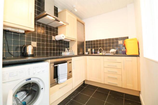 FITTED KITCHEN