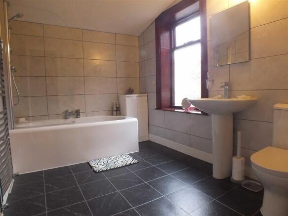BATHROOM/WC