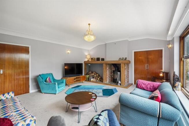 4 bed Detached Bungalow for sale Image 7